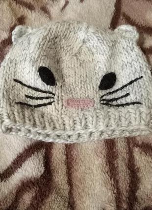 Вязанная шапка котик