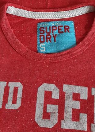 Яскрава футболка червоного кольору з фірмовим принтом superdry made in turkey, 💯 оригінал5 фото