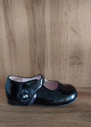 Лаковые чёрные туфельки ruum1 фото