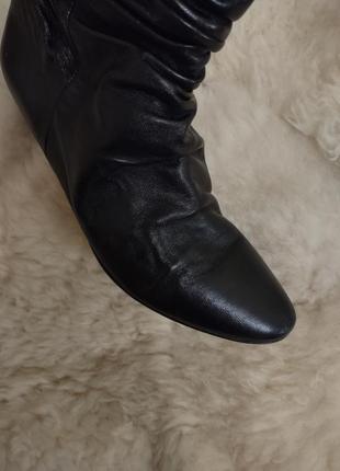 Красивые черные кожаные сапоги3 фото