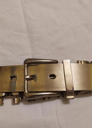 Металлический ремень с пряжкой