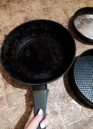 Качественный набор посуды 2 сковородки и форма для выпечки2 фото