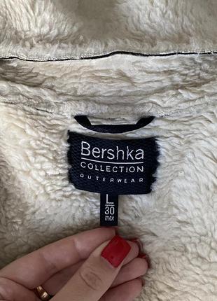 Трендовая дубленка с светлым мехом bershka7 фото