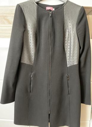 Жіночу італійське пальто бренду omai розмір s чорне2 фото