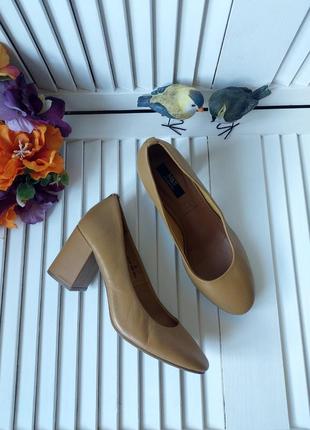Кожаные туфли на блочном каблуке горчичного цвета от marks&spencer1 фото