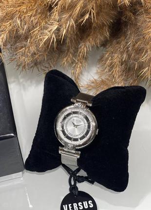 Годинники versus versace