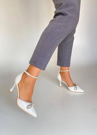 Белые туфли на каблуке (экокожа) с бантиком7 фото