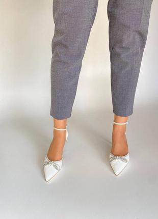 Белые туфли на каблуке (экокожа) с бантиком8 фото