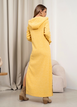 Длинное ангоровое платье с капюшоном с разрезами2 фото