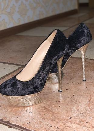 Черные бархатные туфли на высоком каблуке6 фото