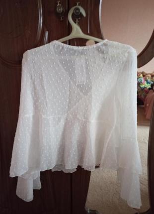 Блуза dobby mesh с v-образным вырезом и рюшами

boohoo6 фото