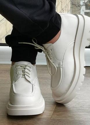 Женские бежевые туфли кроссовки белые5 фото