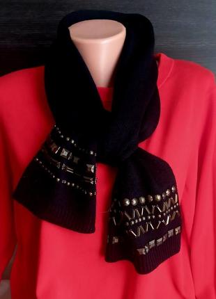 Черный женский  шарф с декором sisley