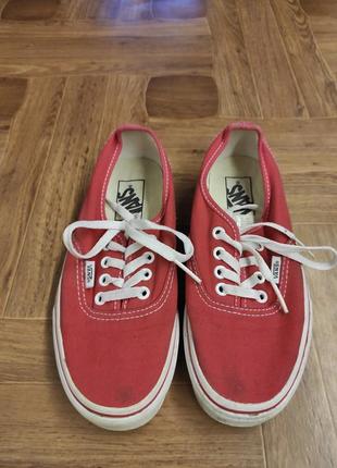 Красные кеды vans