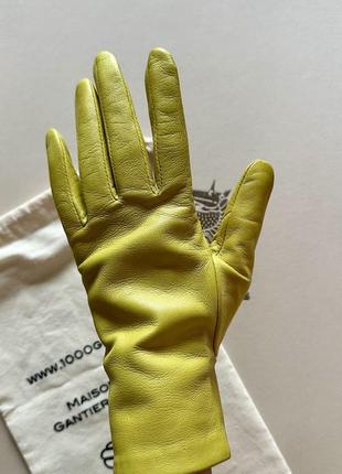 Зеленые перчатки из натуральной кожи и шелка4 фото