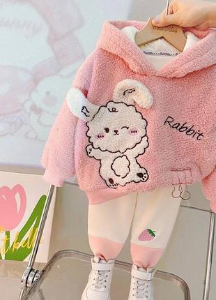 Розовый очень милый и теплый костюм на девочку с кроликом 2023 года зима весна осень