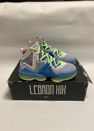 Новые оригинал кроссовки nike air lebron 196 фото