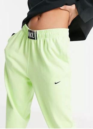 Штаны nike,на высокую девушку 175-180 см ,оригинал