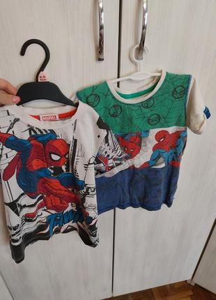 Дві футболки з людиною пауком
