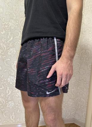 Мужские шорты nike m dri-fit rn dvn stride 5in bf артикул: dm4767-550