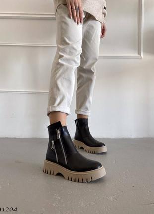 Черные натуральные кожаные зимние ботинки с косой молнией на бежевой толстой подошве без шнурков кожа зима7 фото