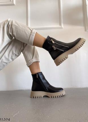 Черные натуральные кожаные зимние ботинки с косой молнией на бежевой толстой подошве без шнурков кожа зима9 фото