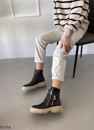 Черные натуральные кожаные зимние ботинки с косой молнией на бежевой толстой подошве без шнурков кожа зима2 фото