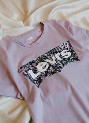 Красива футболка #levi's