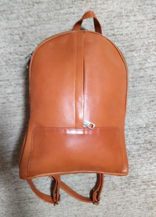 Рыжий кожаный рюкзак среднего размера5 фото