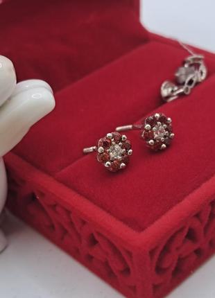 Срібні ніжні сережки гвоздики пусети квітка з червоним марсала фіанітом 9251 фото