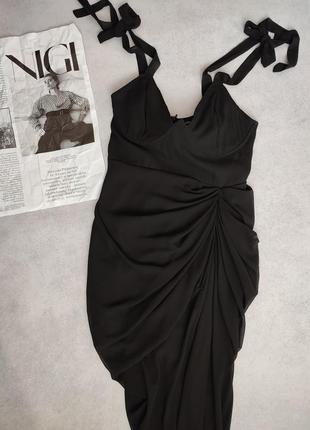 Вечірня довга чорна сатинова сукня класична плаття міді з драпіруванням з вирізом на нозі випускна5 фото
