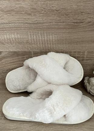 Тапочки меховые белые