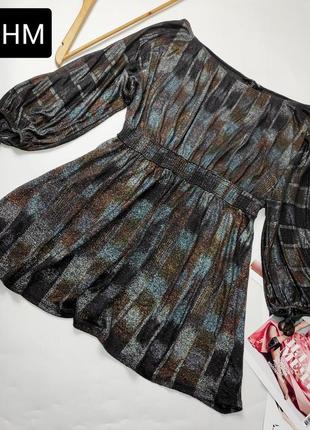 Платье женское праздничное мини серебристого цвета клешь с широкими рукавами с открытыми плечами от бренда hm 10/40
