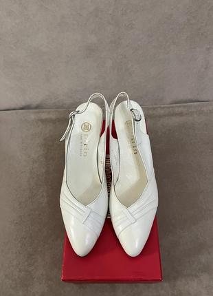 Белые туфли- лодочки на каблуке, босоножки, открытая пятка,натуральная кожа, винтаж3 фото