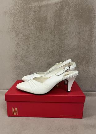 Белые туфли- лодочки на каблуке, босоножки, открытая пятка,натуральная кожа, винтаж2 фото