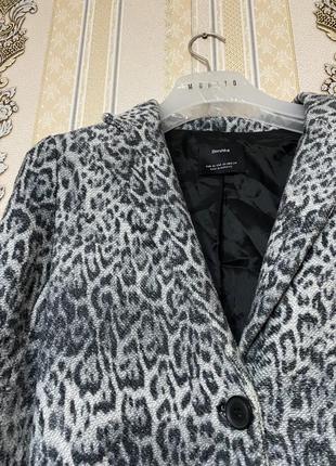 Стильне пальто bershka, серое пальто-кардиган3 фото