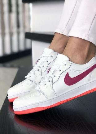 Р.37. 40. 41 кросівки nike air jordan 1 low (біло/малинові)