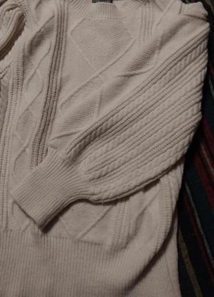 Молочный свитер