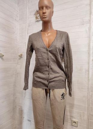 Тепленькая нюдовая кофточка на пуговках из акрила и хлопка