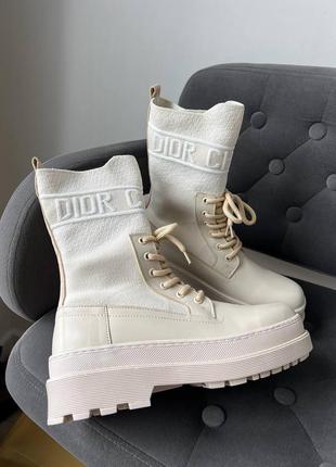 Модні жіночі черевики dior boot beige sock3 фото