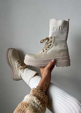 Модні жіночі черевики dior boot beige sock5 фото