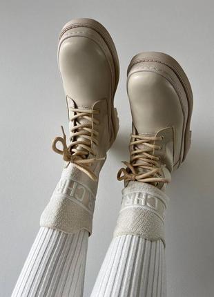 Модні жіночі черевики dior boot beige sock8 фото