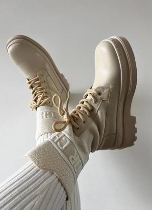 Модні жіночі черевики dior boot beige sock10 фото