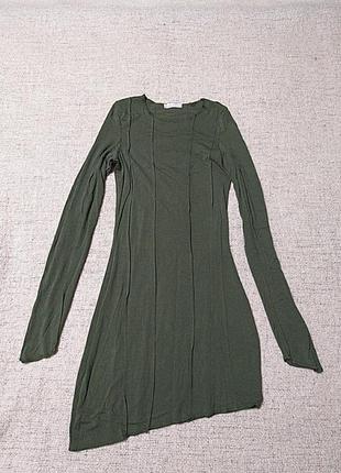 Силуэтное платье  мини со скошенным низом и фигурными рельефными швами 34-362 фото