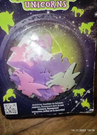Декоративные наклейки единороги светятся в темноте