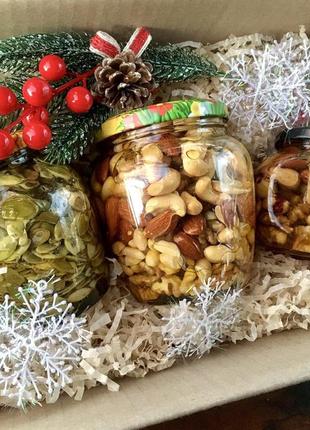 Подарочные наборы полезные орешки с медом2 фото