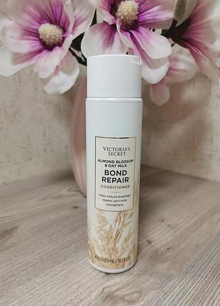 Кондиціонер victorias secret bond repair comfort almond blossom & oat milk.