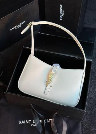 Молодежная сумка известного бренда yves saint laurent hobo  в светлом бежевом цвете натуральная кожа лоран3 фото