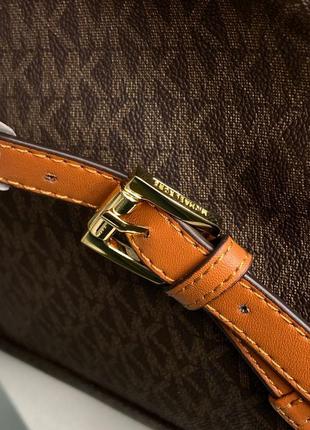 Жіночий шкіряний портфель michael kors large в темно коричневому кольорі8 фото