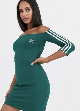 Крутое зеленое сексуальное спортивное платье adidas originals приталенное платье на плечи1 фото